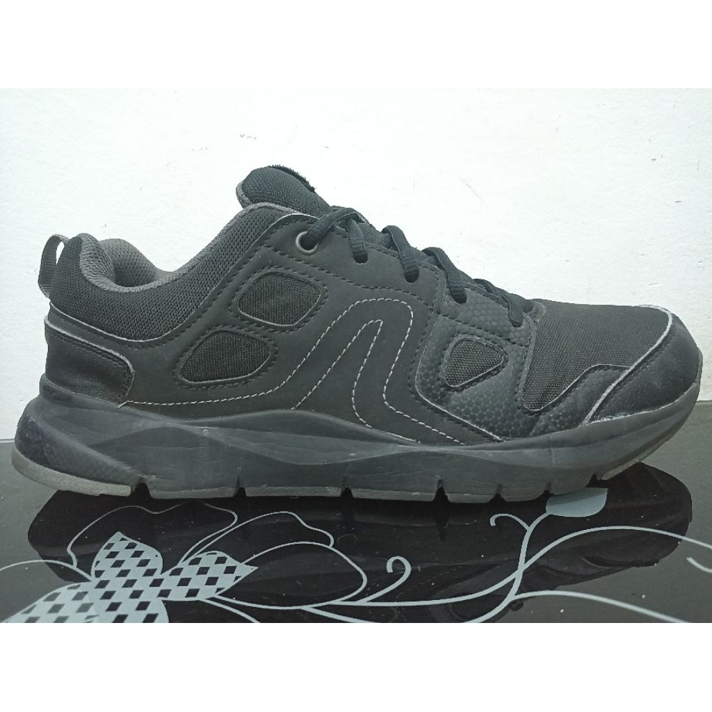 Sepatu Second Ori - Decathlon HW 100 Size 43