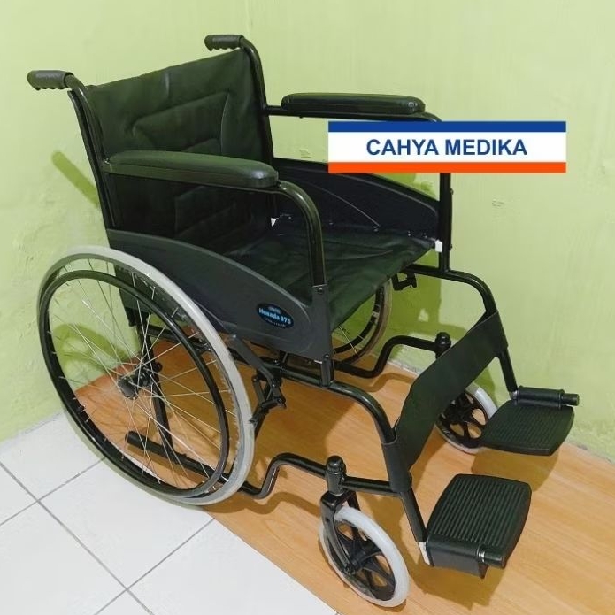 Kursi Roda Standard Kuat Ringan Nyaman Untuk Orang Tua atau Rumah Sakit