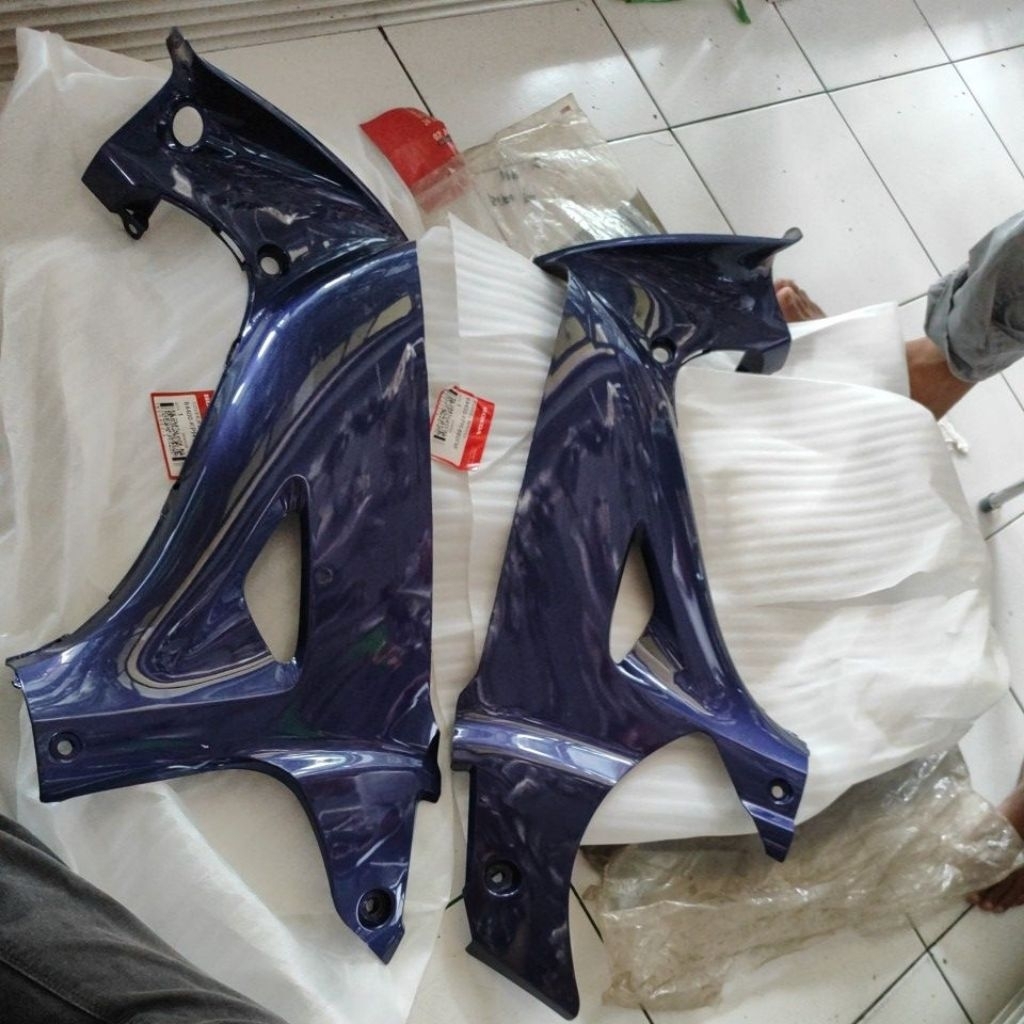 64400/64450-KPH-880FMI Cover L&R M/P , Legsil Sayab dalam kanan kiri Honda Karisma Violet/Ungu ORI A