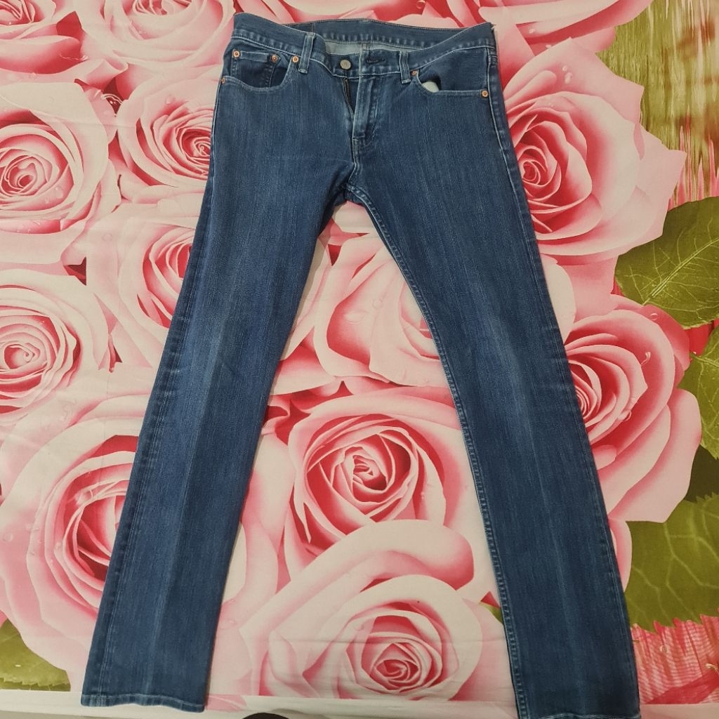 levis jeans - size 32