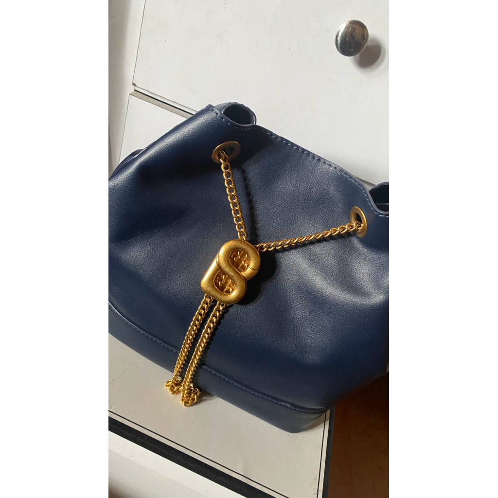 Preloved Myra Bag Buttonscarves warna navy