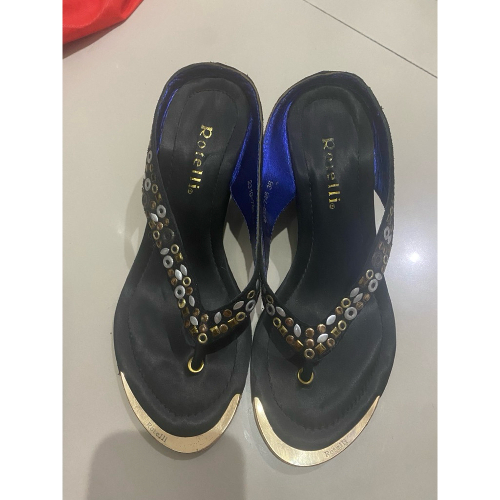 Sandal wanita rotelli