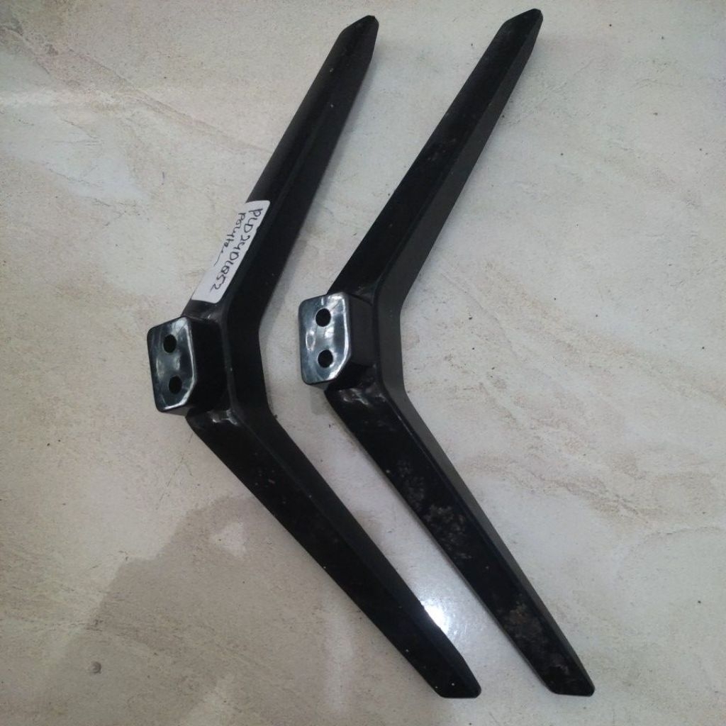 kaki tv Polytron 24 inc copotan TV Polytron PLD24D1852