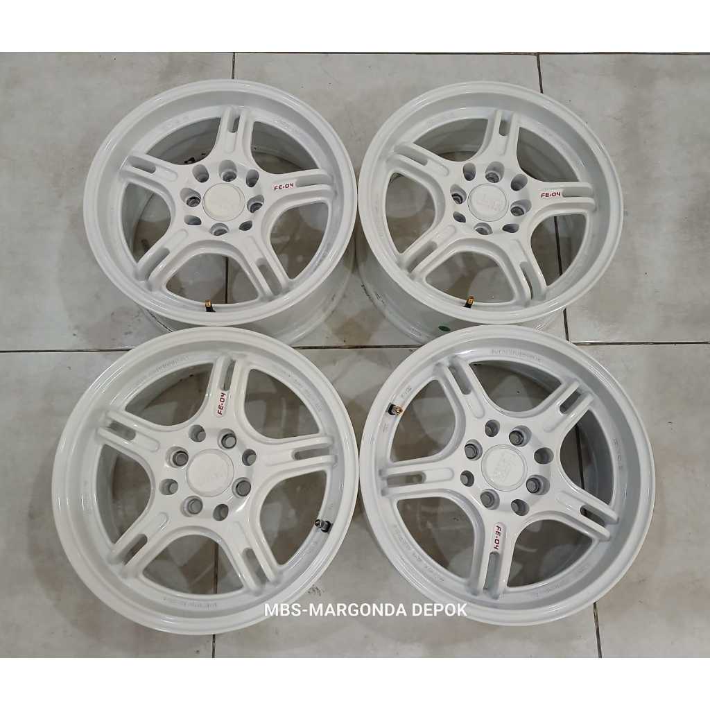 HSR FE04 Velg 15 Inch Untuk Brio Vios Yaris avanza dll pcd 8x100/114,3 et42 white kondisi bekas