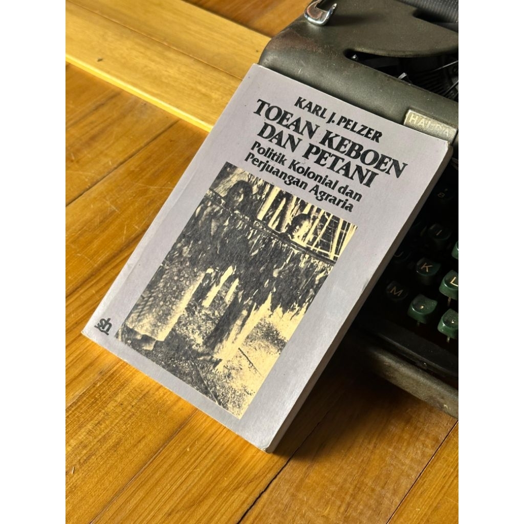 Buku Toean Keboen Dan Petani - Karl J. Pelzer
