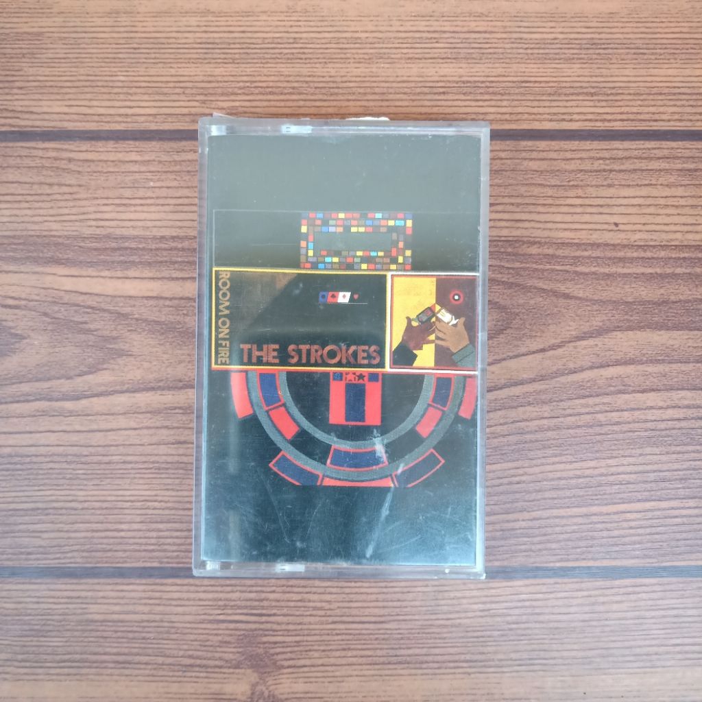 Kaset THE STROKES Room On Fire