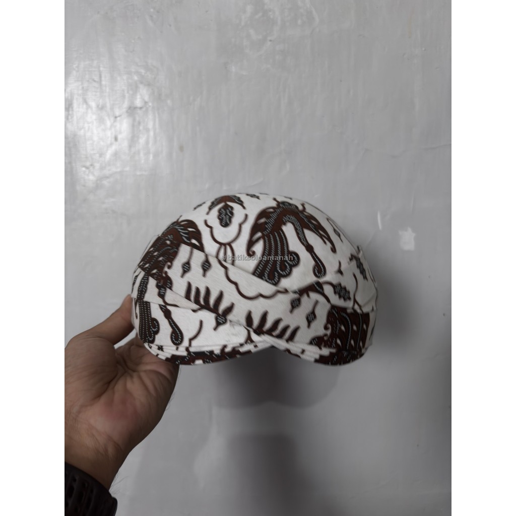 BLANGKON SOLO MOTIF WAHYU TUMURUN PUTIH KEMEJABATIKSOLOASLI