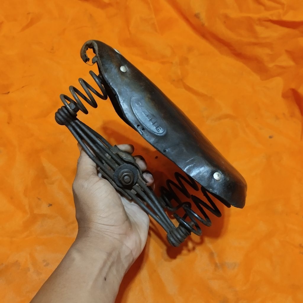 Sadel sepeda onthel dames lawasan kalsik kuat nyaman dipakai