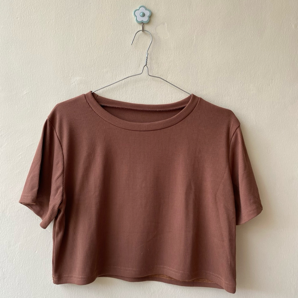 PRELOVED KAOS COKLAT TUA WANITA