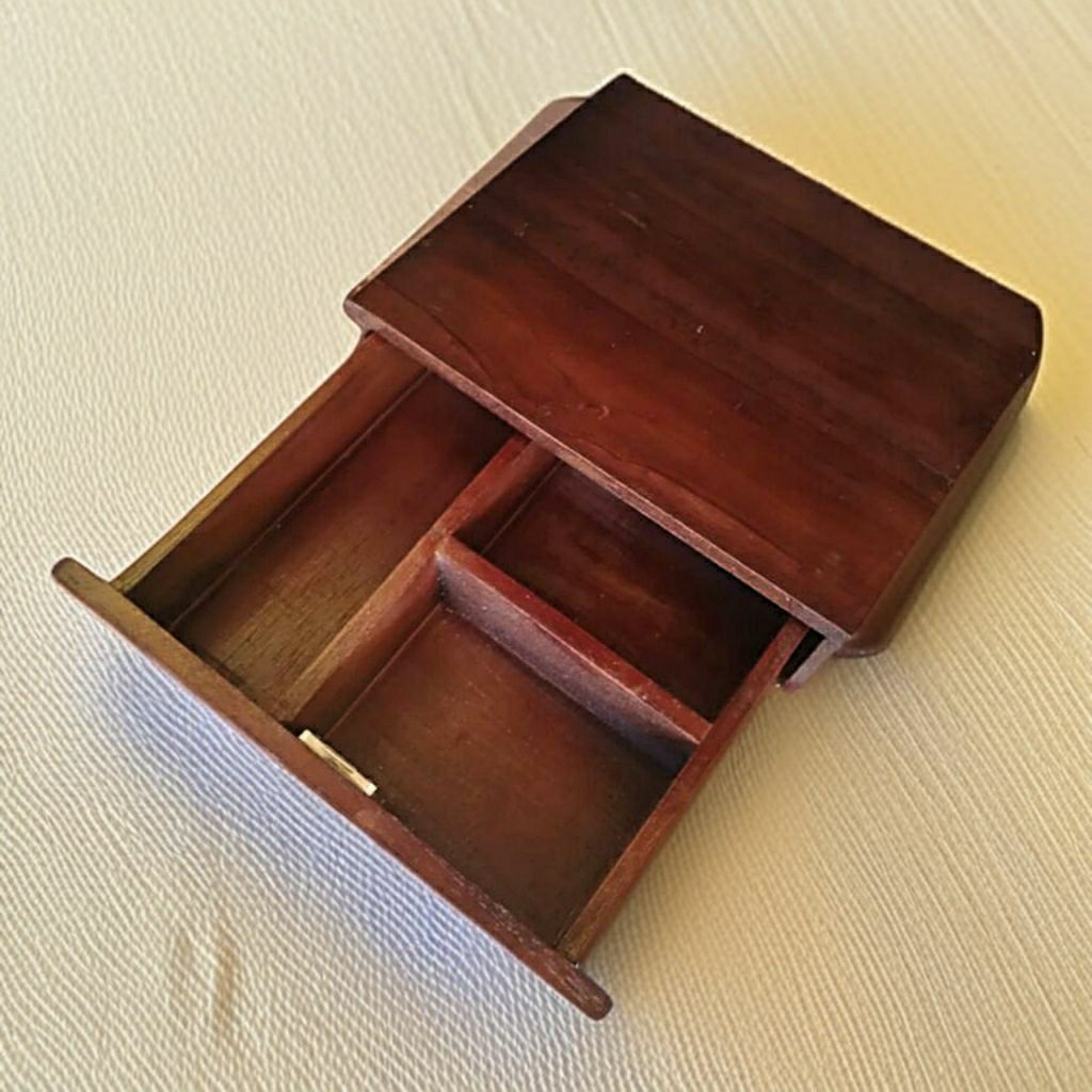 Laci Uang Cash Kayu Pinus