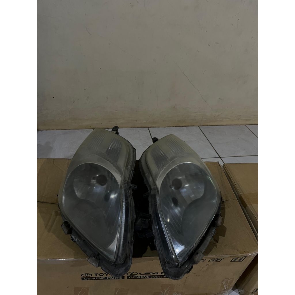 Headlamp Yaris 2010