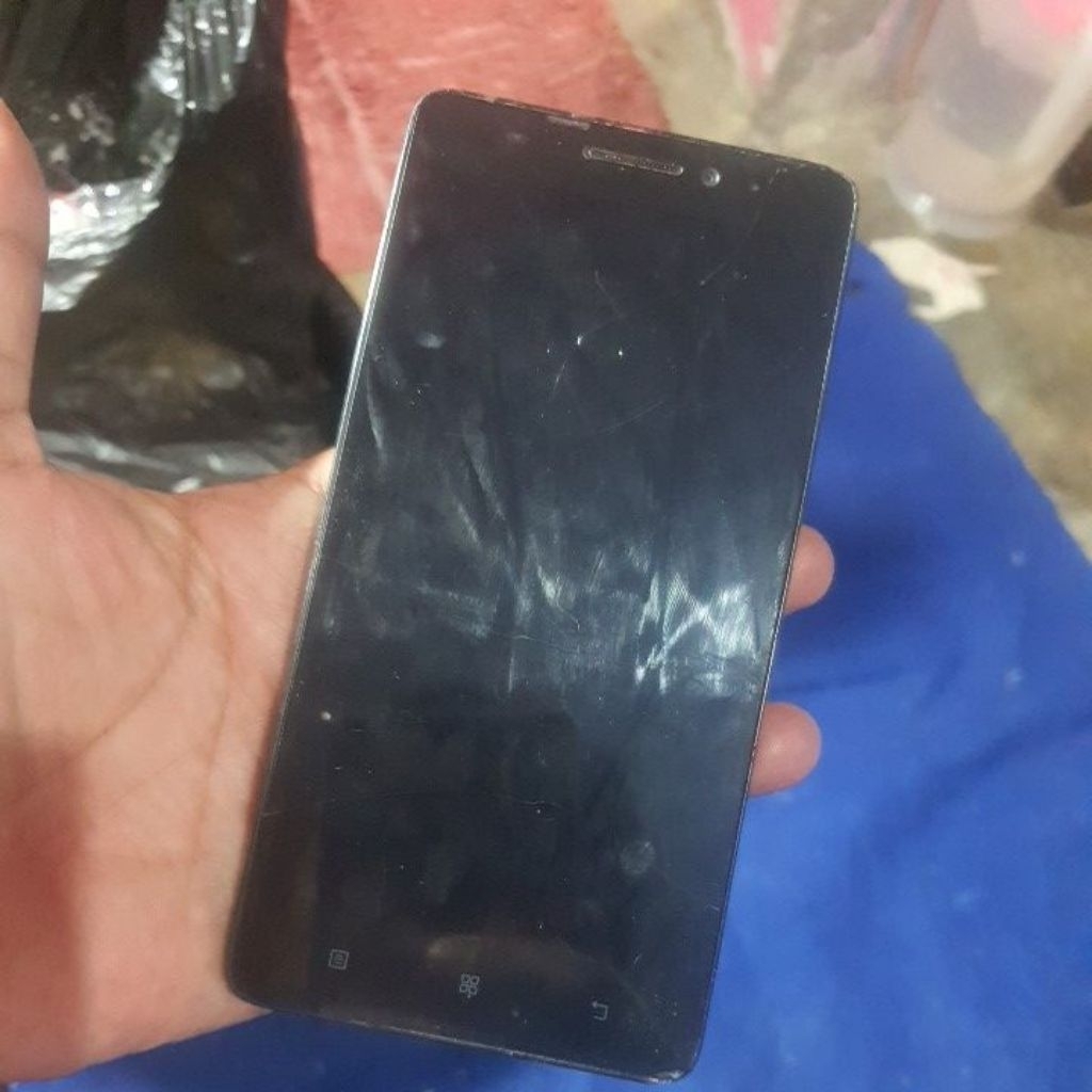 Lenovo a7000 minus lcd tempel sama pecah sentuh bagian bawah ga bisa anggap aja jual mesin sama bate