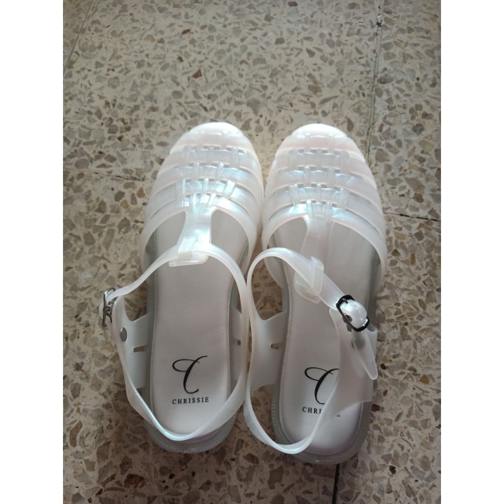 Sepatu Chrissie ukuran 38