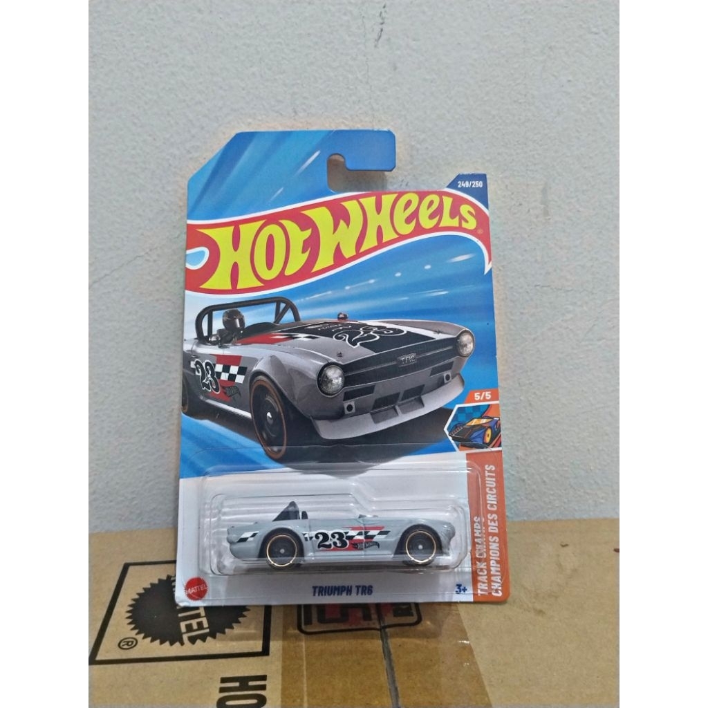 Hot Wheels Triumph TR6 JBC34
