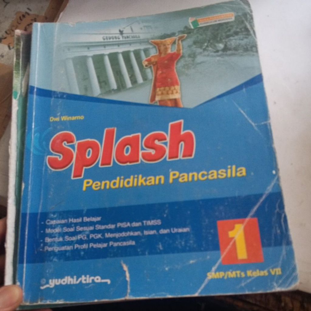 BUKU SPLASH PENDIDIKAN PANCASILA UNTUK SMP KELAS VII/1/7 KURIKULUM MERDEKA PENERBIT YUDISTIRA