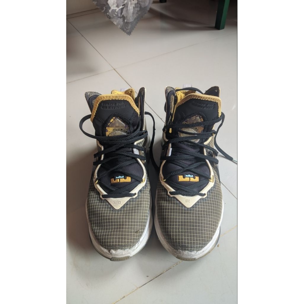 NIKE LEBRON 19 / UK 41 fit 42