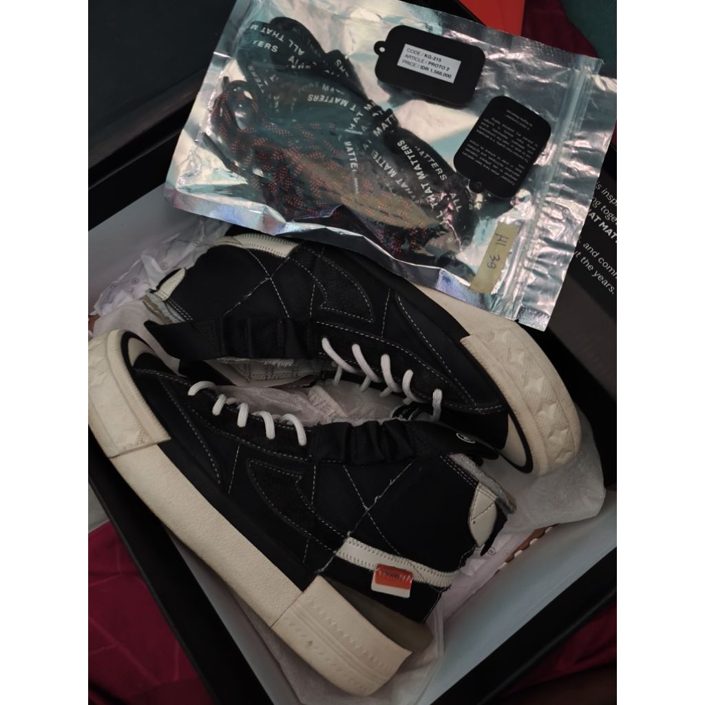 Sepatu Compass Proto Makna