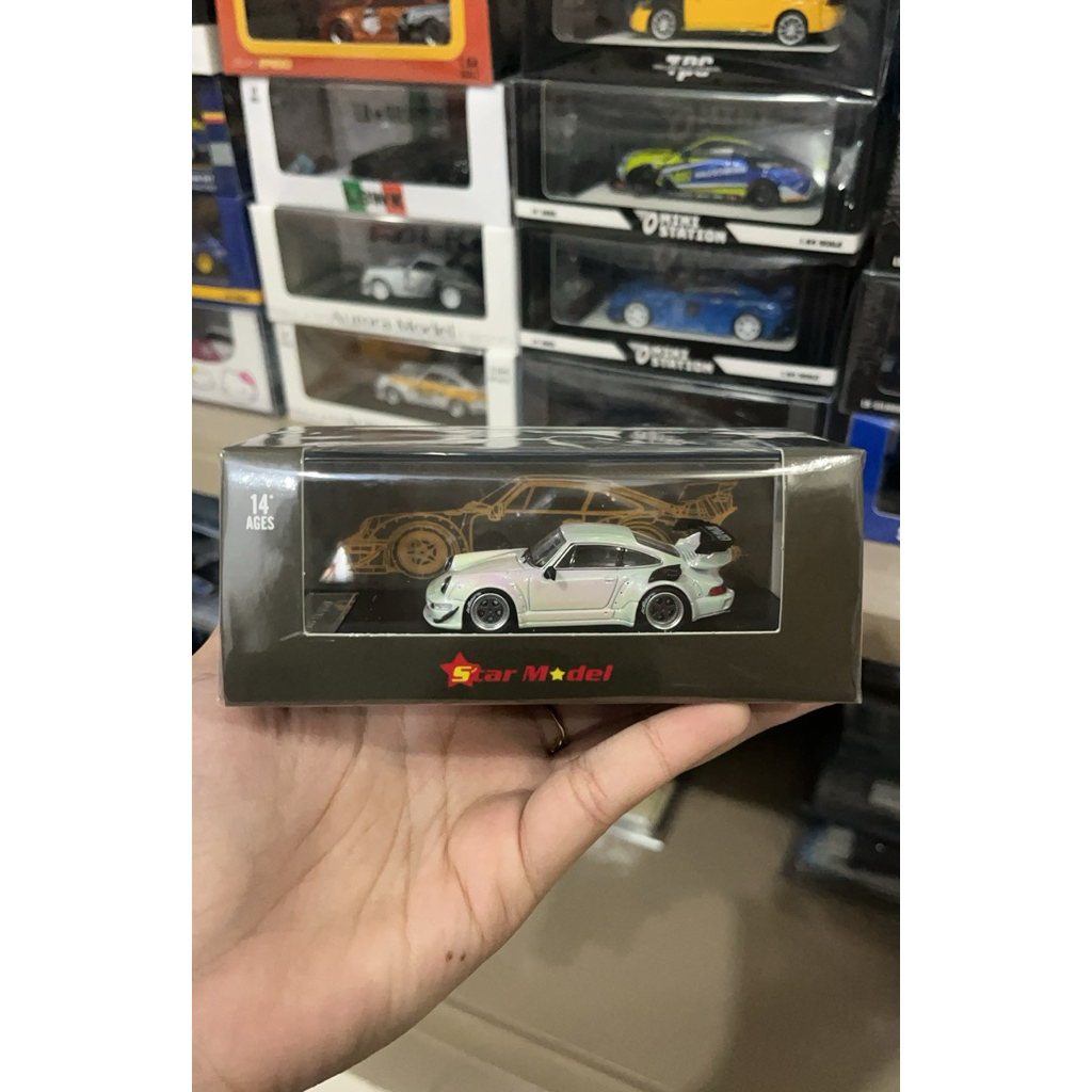 Star Model 1:64 Scale RWB 993 Matte Pearl White Limited
