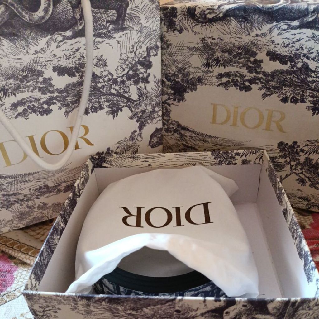 Ikat Pinggang Christian Dior Mens Belt. Beige and Black Dior Oblique Jacquard Reversible Belt Strap 