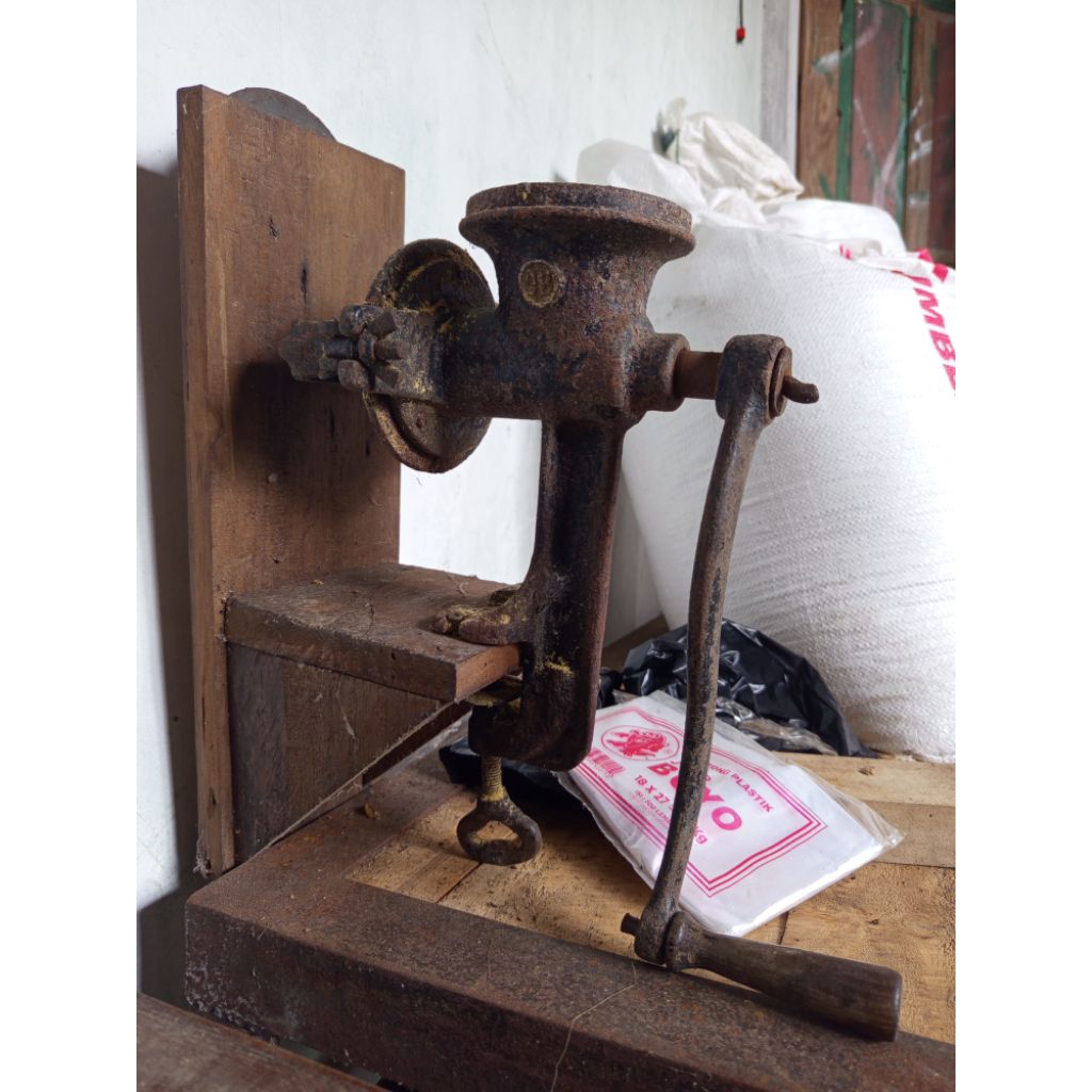 Gilingan Kopi Jadul (untuk pajangan dinding)