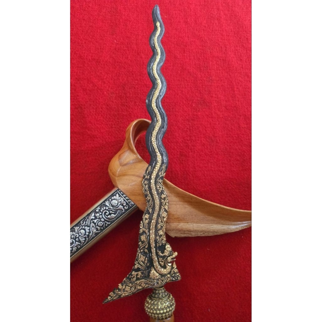 keris nogo rojo kinatah