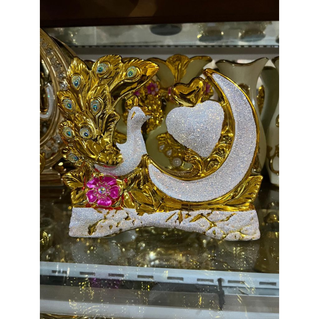 Pajangan Keramik Hias untuk lemari