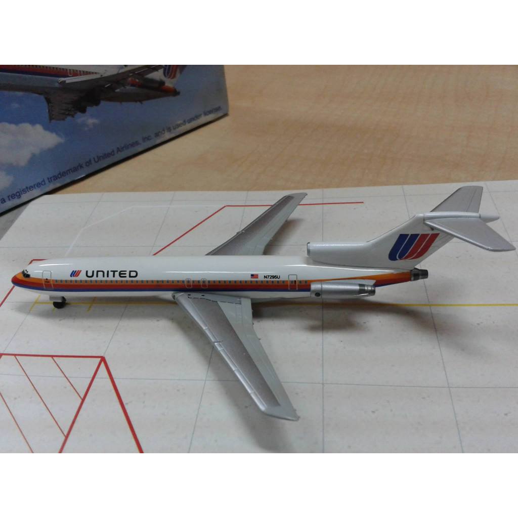 Diecast Pesawat - United Airlines - Boeing 727-222/Adv. rego N7295U - skala 1:400 Dragon Wings