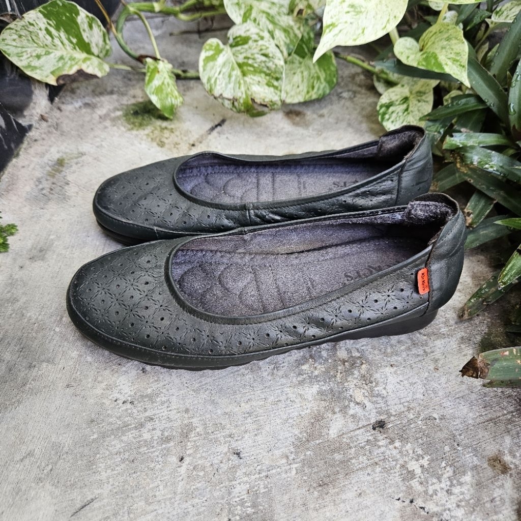 sepatu flat wanita second kickers size 36(23cm)
