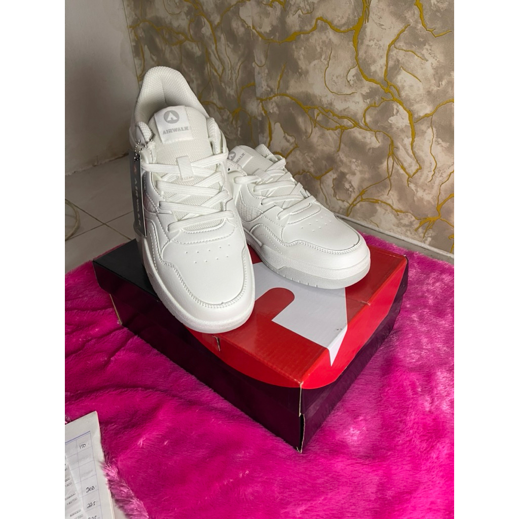 SEPATU AIRWALK DELTA WHITE
