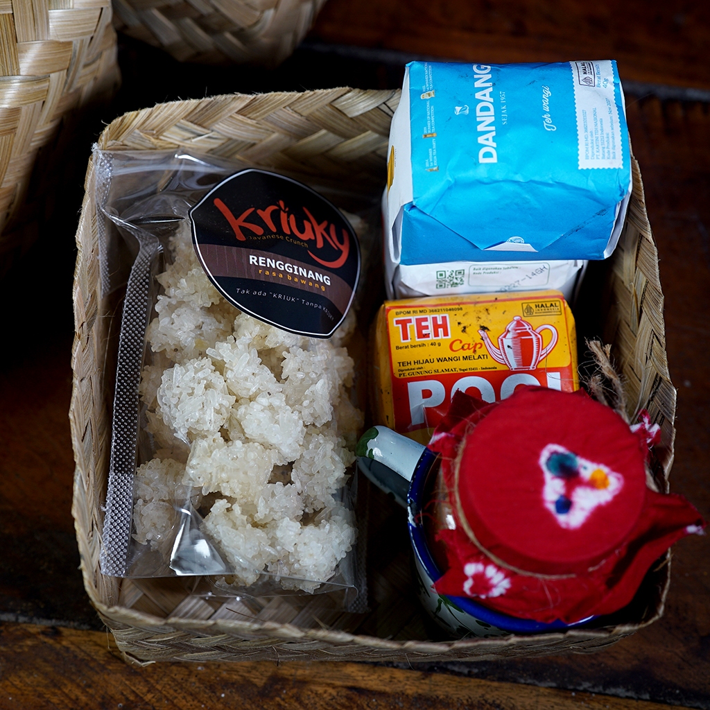 Hampers Rengginang Mini + Teh + Gula Batu + Gelas Blirik – Besek Tradisional Premium
