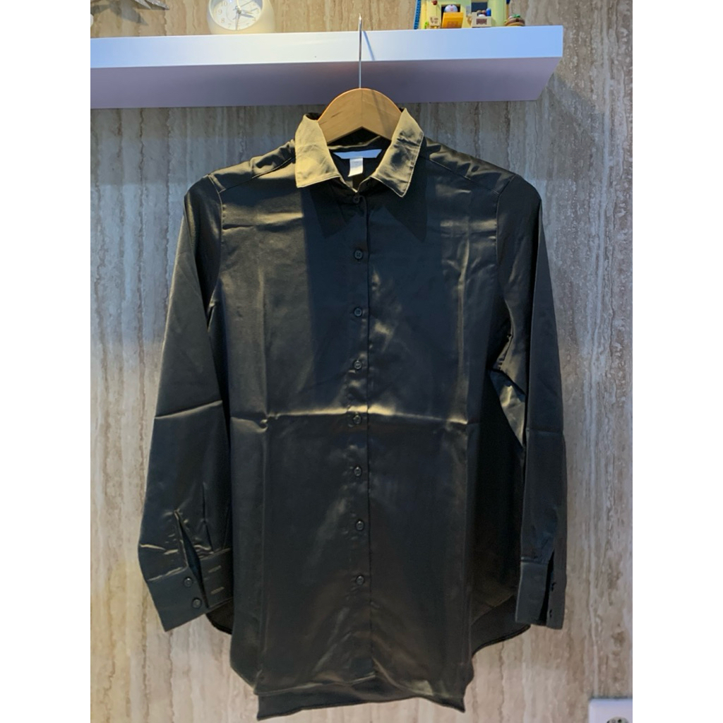 Kemeja HnM Satin Warna Hijau Lumut
