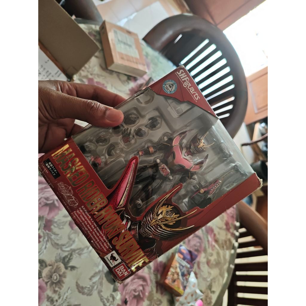 SHF Kamen Rider RYuki Survive Minus Standbase