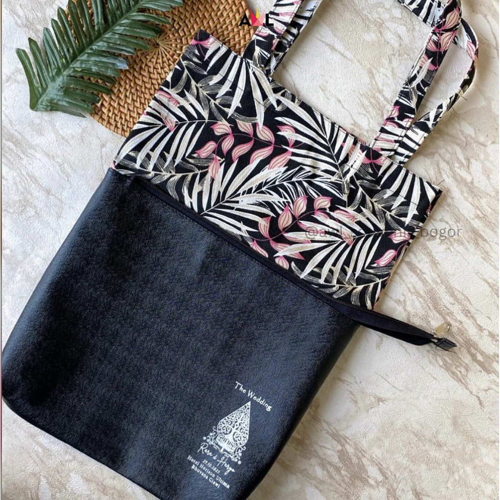 Totebag kanvas Motif prada pouch