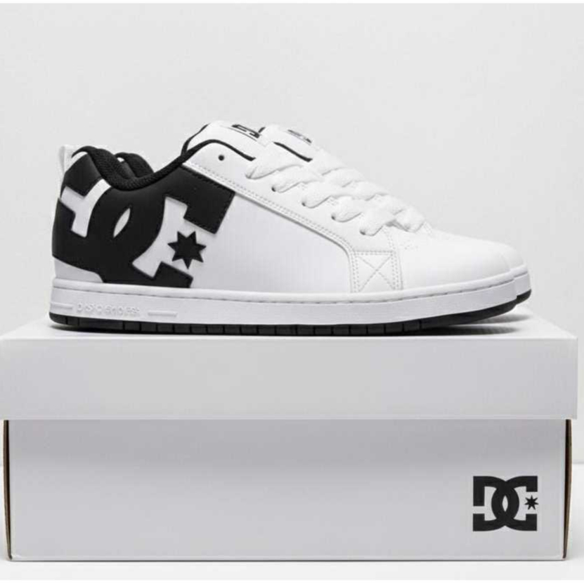 DC Shoes Sepatu Sneakers Unisex Low-Cut Suede Action Leather Anti-Slip Hitam Putih