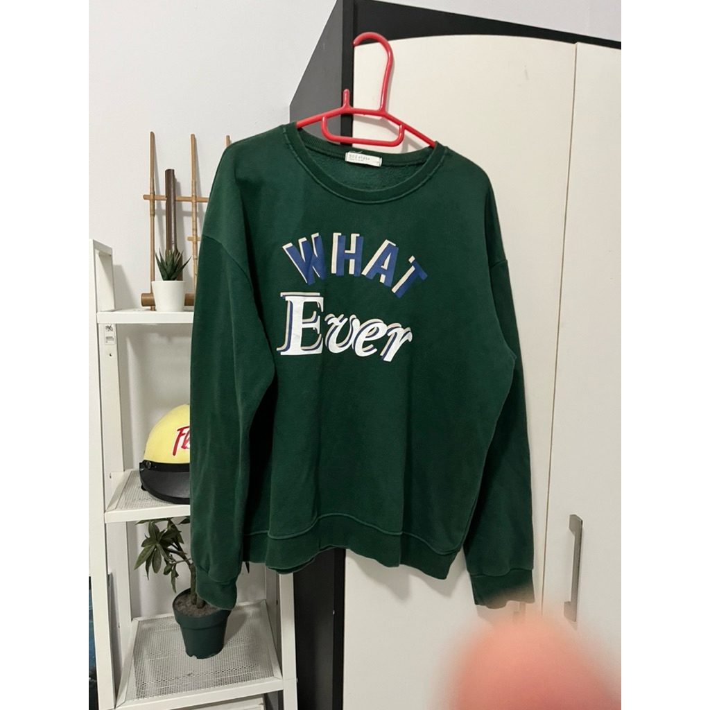 Crewneck wanita warna hijau botol