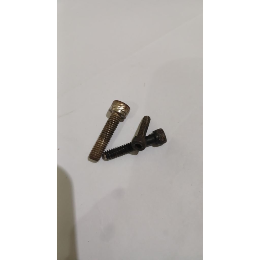 GROSIR BAUT MUR 12 AN