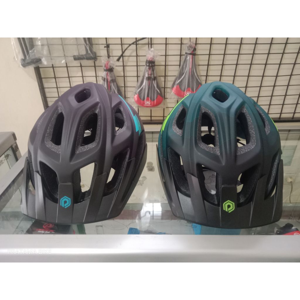 helm sepeda polygon