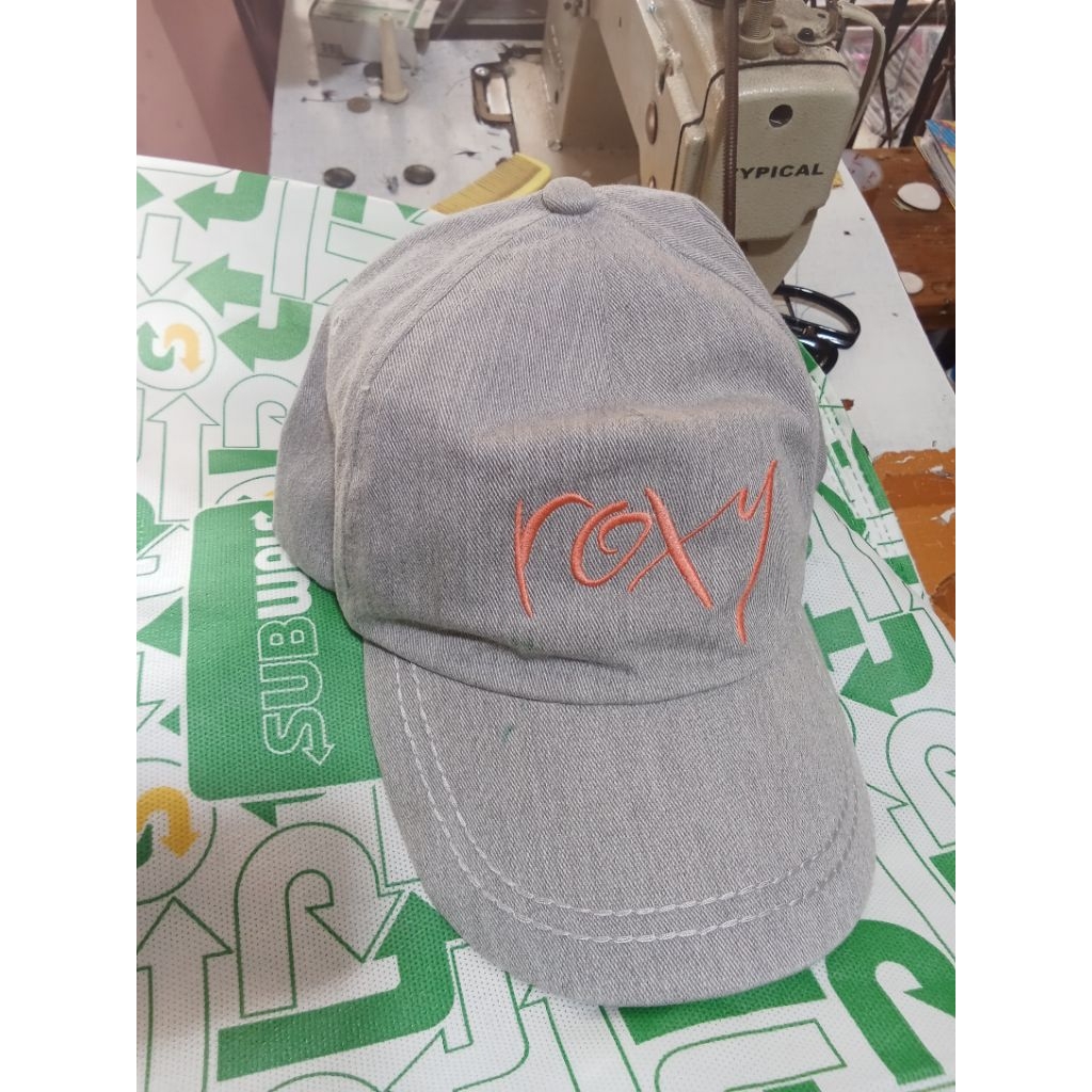 topi roxy
