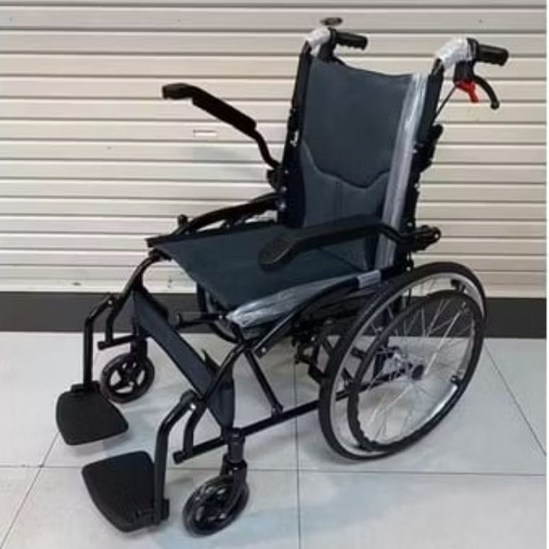 kursi roda travel termurah tipe 868 gray,merah,biru-kursi roda lipat dilengkapi rem tangan lipat pra