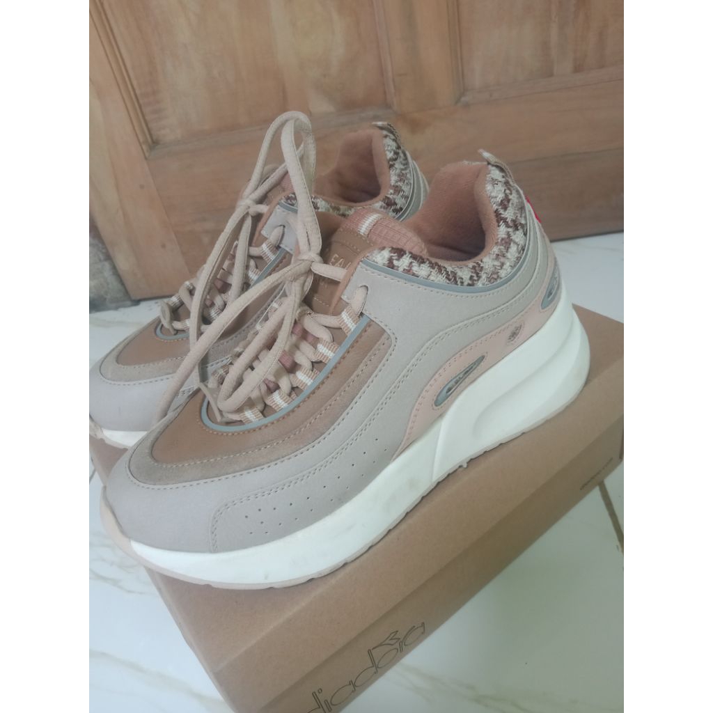 preloved like new sneakypair 37