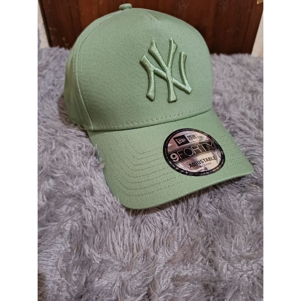 Topi New Era 9Forty New York Yankees Strapback Cap Lime Green