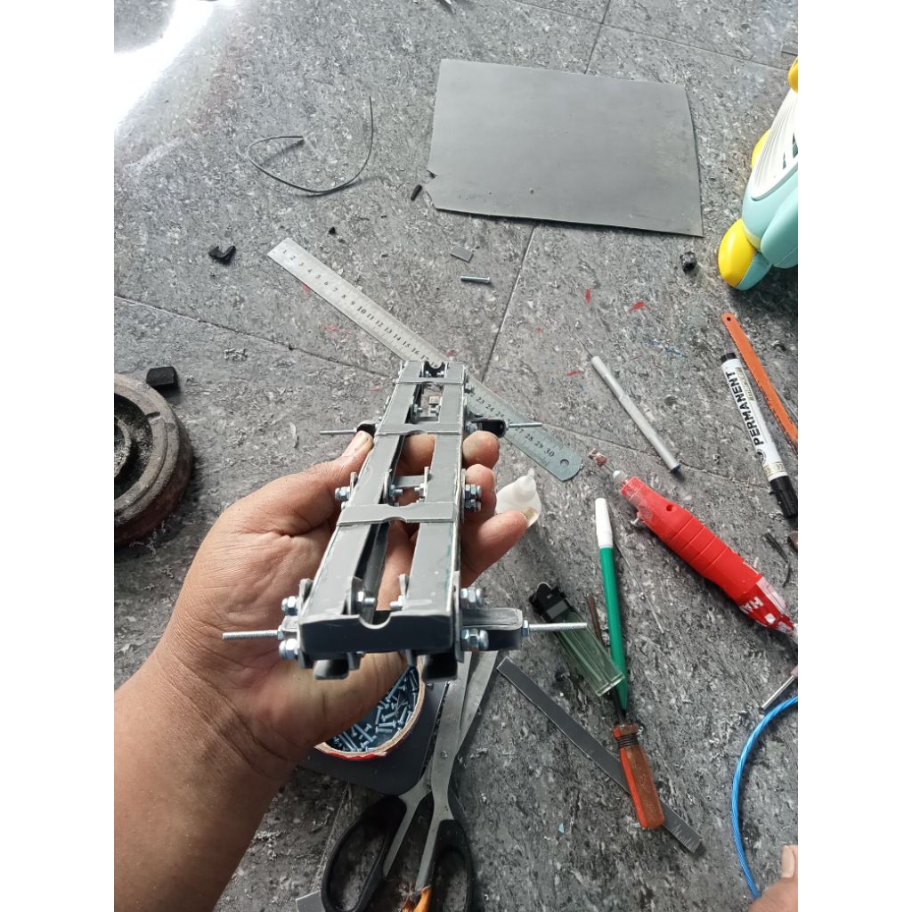 sasis miniatur truk pvc (udah dapat gardan dan tierod)