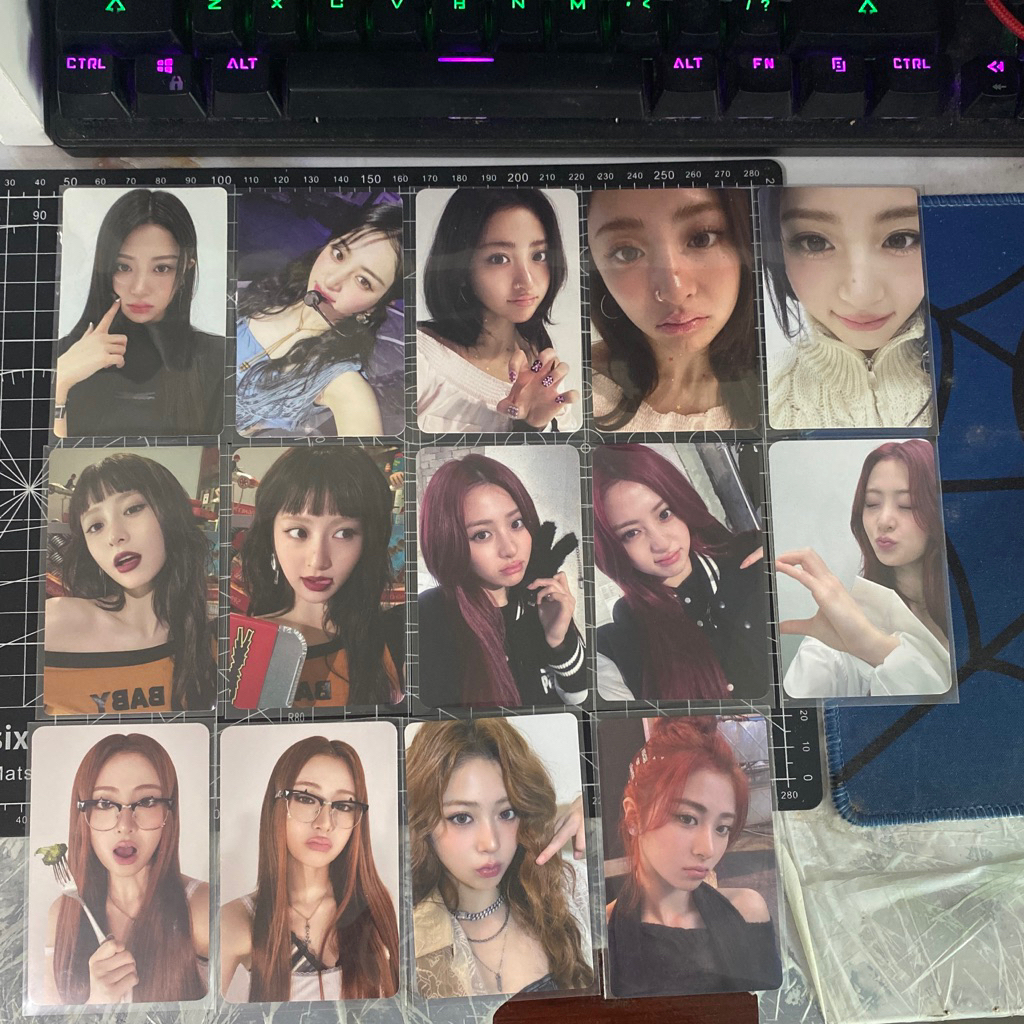 YUNJIN LE SSERAFIM OFFICIAL PHOTOCARD