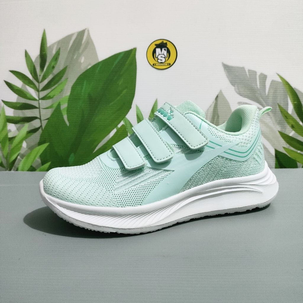 SALE AMBYAR SEPATU DIADORA KIDS. SIZE 35