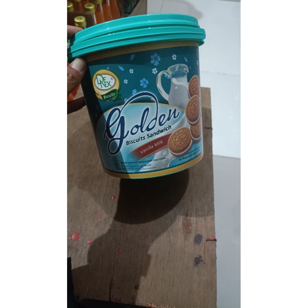 biskuit golden sandwich dari danex kemasan kaleng plastik 350g
