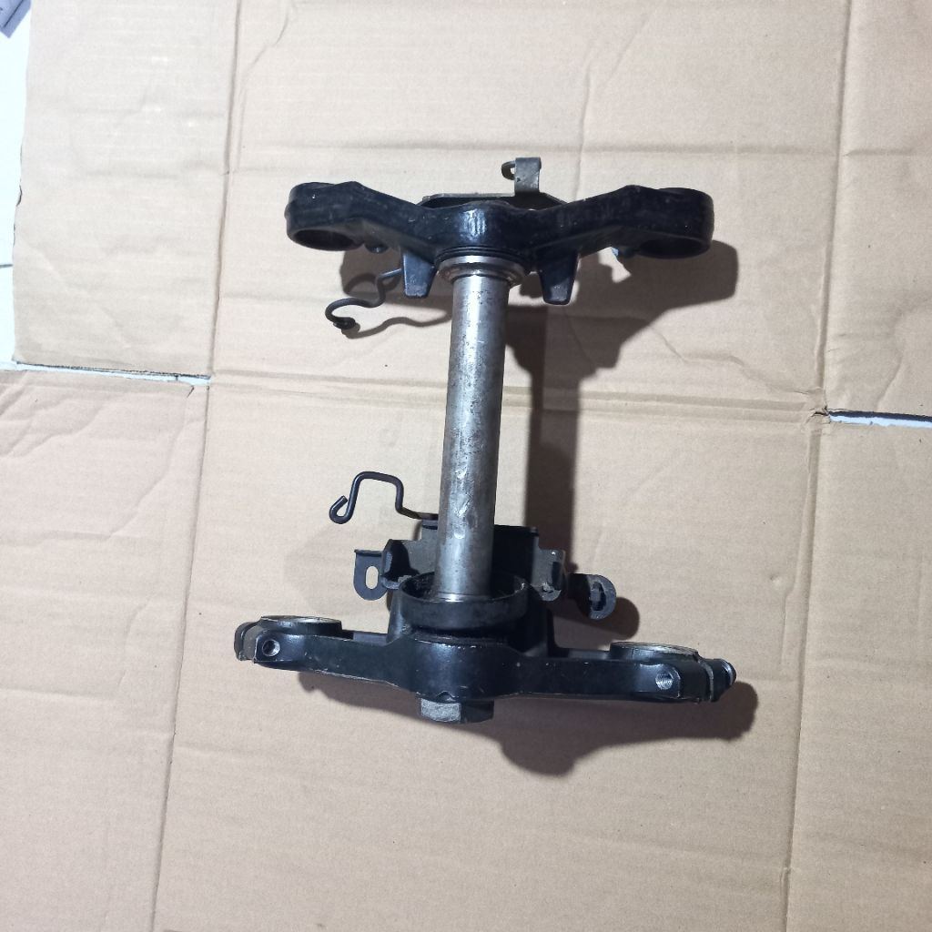 segitiga SET atas bawah segitiga Honda CBR 150 led kode K45 second Original