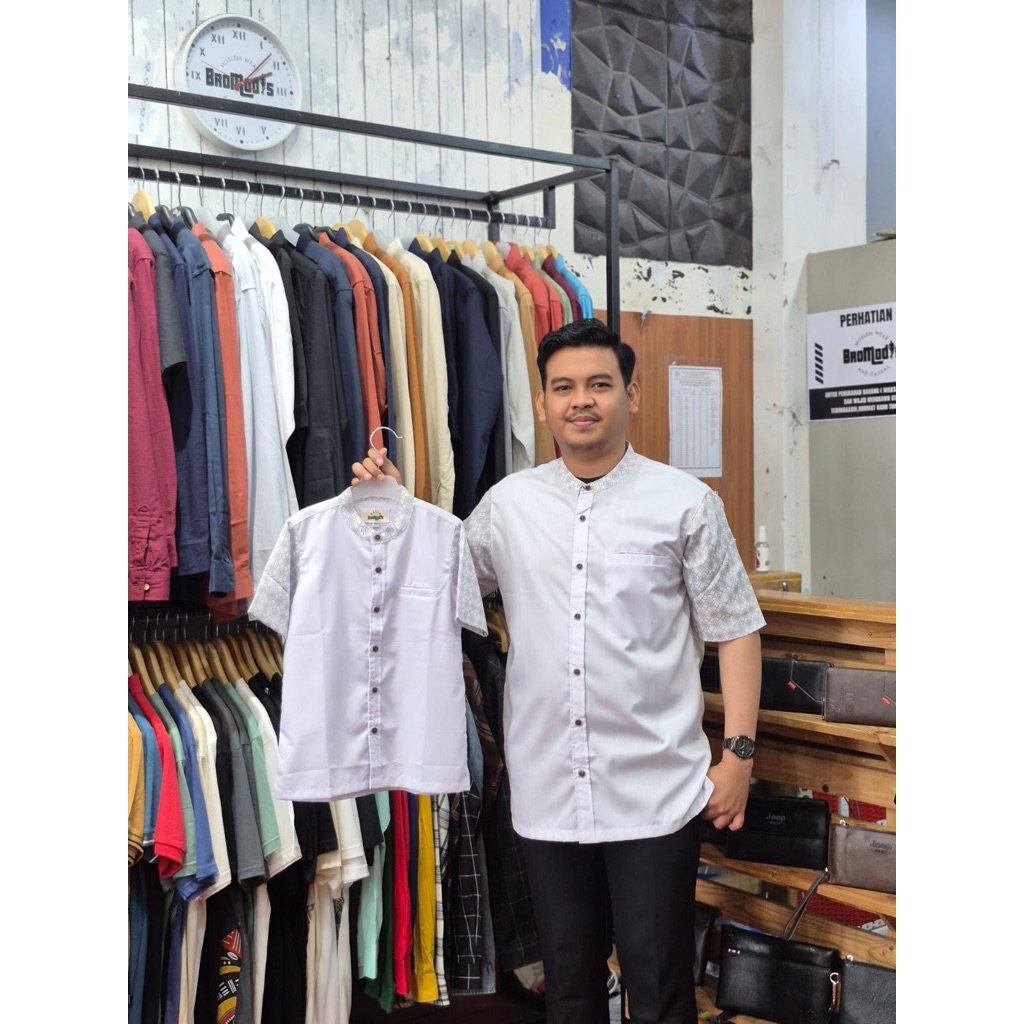 BAJU KOKO BATIK LENGAN PENDEK PUTIH