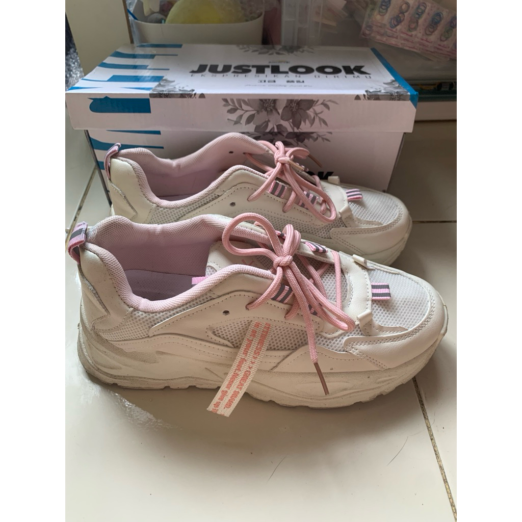 Just look sneakers shoes korea 40 / sneakers wanita / sneakers korea