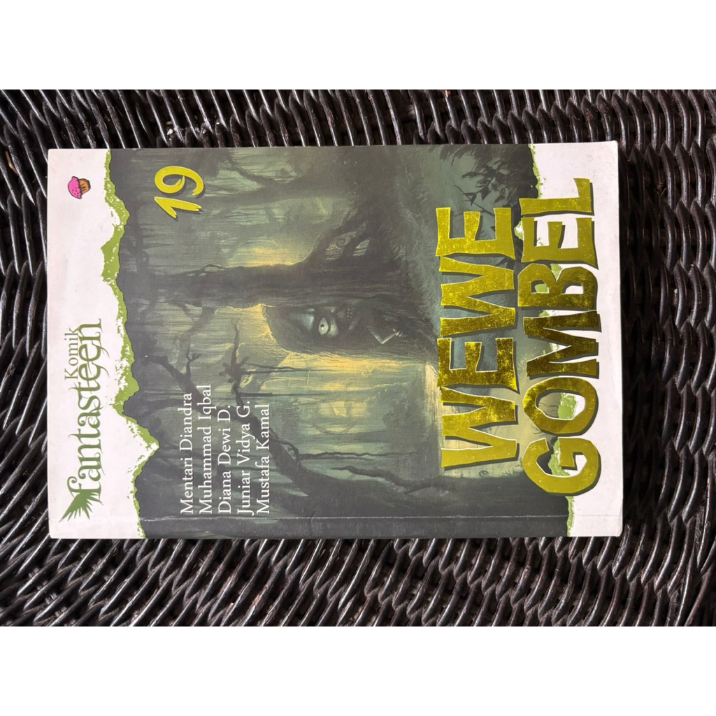 komik horror dapat 2 buku (wewe gombel, bloody painting)