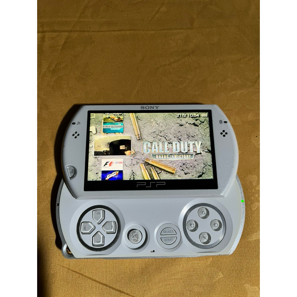 Playstation Portable PSP GO White 16GB Full Game